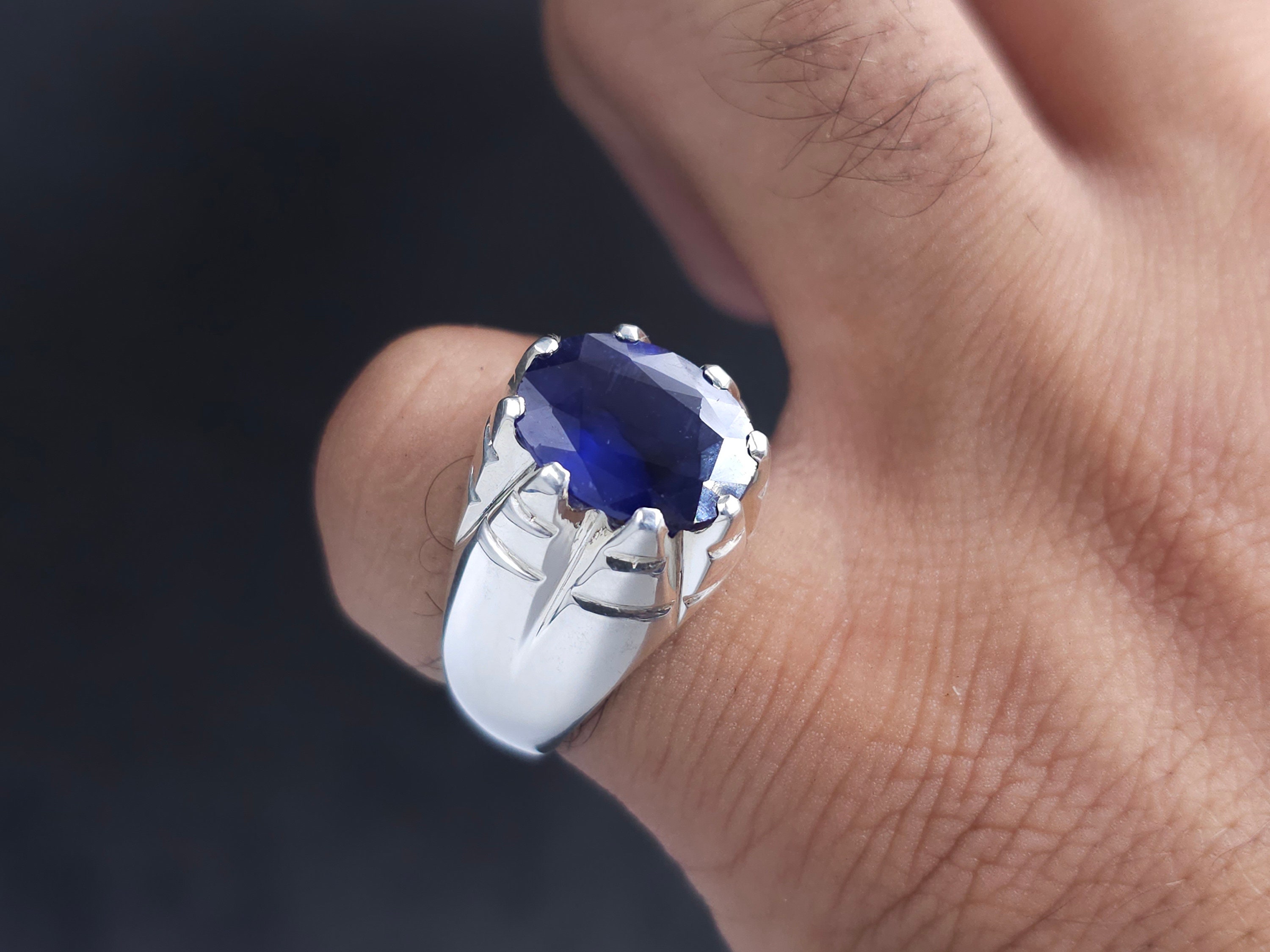 Anello con Zaffiro Nero, Marcasiti e Argento 925 - Anelli Zaffiro