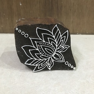Tampon indien en bois sculpté, motif lotus de 7 cm, commerce équitable, tampon Lotus ; Tampon de poterie, biscuits, tissu, henné et tampon de tatouage