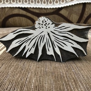 Flor de Equinácea 1, bloco de impressão em madeira indiana esculpido à mão; carimbo têxtil; carimbo de cerâmica,
