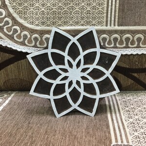 幾何学的な蓮の花の手彫りのインドの木製印刷ブロック、織物スタンプ、陶器スタンプ、