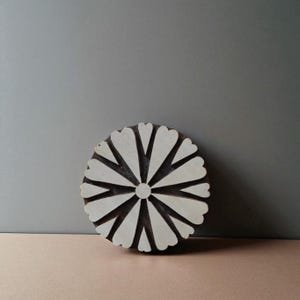 Heart Leaf Mandala Indian hand carved wood block stamp, traditional stamp block for textile and fabric printing, pottery, DIY; Tjaps,