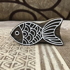 Sello de madera tallado a mano con forma de pez de contorno simple, sello batik