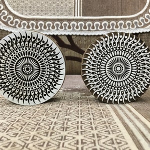 Mandala-paar positieve en negatieve houten batikstempels tjaps, handgesneden Indiaas houten drukblok; textielstempel; aardewerk stempel,