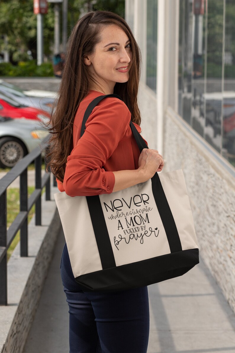 Purse Canvas Bag Tote bag Never Underestimate a mom fueled by prayer