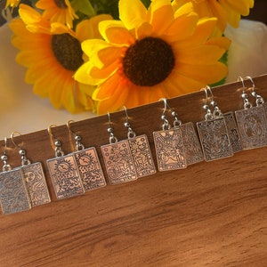 Orecchini dei tarocchi, orecchini pendenti con carte dei tarocchi in argento, regalo unico e stregonesco degli anni '90 per lei, il sole, la luna, gioielli spirituali di divinazione