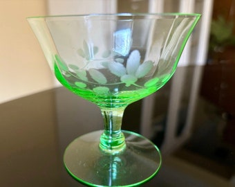 Juego de 4 cuencos para postre y sorbete de vidrio grabado con efecto de depresión de uranio verde