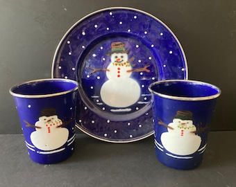 Golden Rabbit Emaille Weihnachtsteller & Tassen: Blauer Schneemann Design