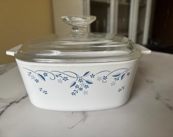 Corningware Provincial Blue 1.5 Quart Square Casserole with Lid, Blue and White