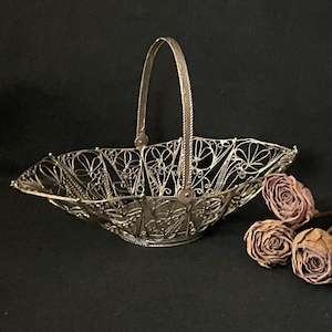 Decorative filigree bowl Fruit bowl Vintage serving bowl filigree  Vintage centerpiece decor Ornate metal bowl Retro kitchen decor