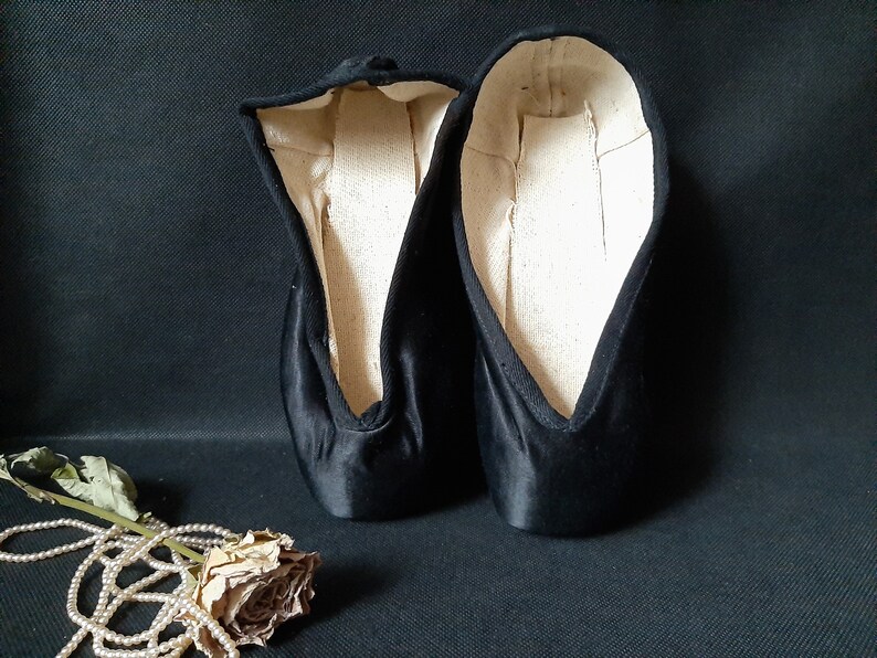 Used Black Pointe Shoes Without Ribbon Vintage Satin Pointe Etsy