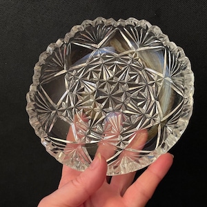 Decorative bowl vintage Clear glass bowl table centerpiece Crystal fruit bowl Candy bowl Glass serving bowl Aesthetic fruit bowl