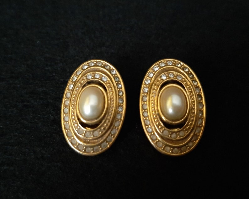 Vintage Large Faux Pearl Oval Clipon Earrings Elegant Earrings for