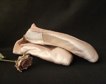 Welche Punkte es vor dem Kaufen die Vintage ballerina zu untersuchen gilt