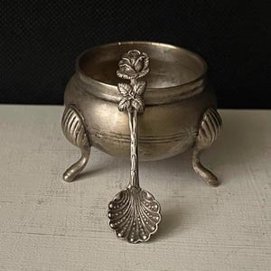 Vintage salt cellar with сollectible spoon Antique farmhouse salt cellar Open salt holder Silver plated Small salt jar Kitchen accessories