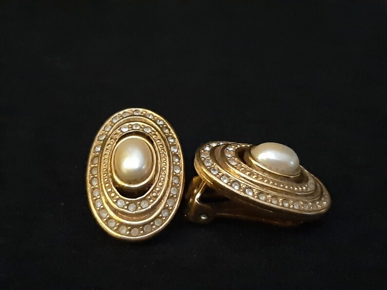 Vintage Large Faux Pearl Oval Clipon Earrings Elegant Earrings for