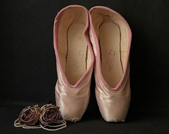 Ballet teacher gift Aesthetic ballet gift Vintage pink ballet pointe shoes Unique gift idea Ballet aesthetic room décor  Old ballet shoes