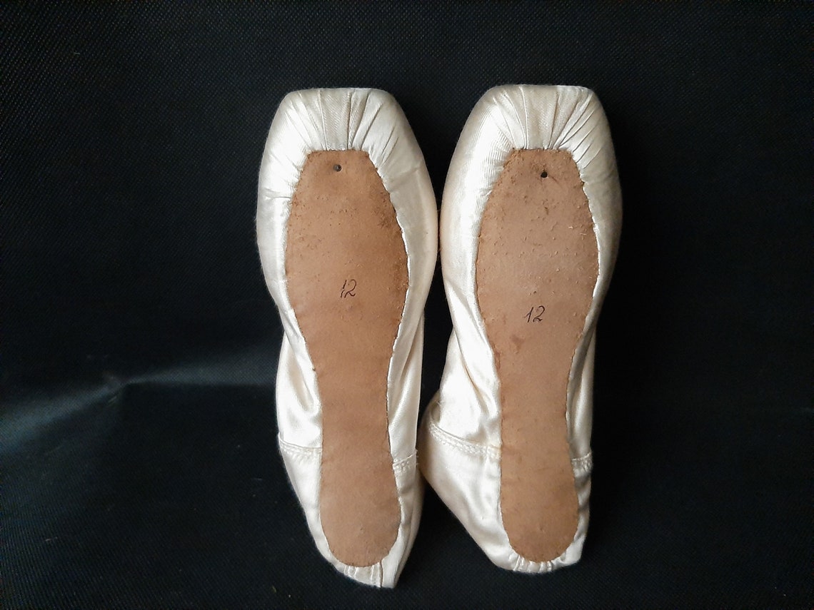 Vintage pair of Pointe Shoes Pink Satin Ballet Pointe Shoes | Etsy