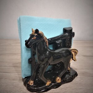 Vintage-Serviettenhalter, schwarzes Pferd, Briefhalter, Serviettenhalter, Schreibtischdekor.