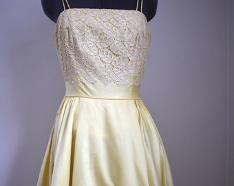 Vintage 1950's Pale Yellow Lace Detail Formal Dress XXS