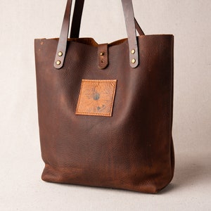 BRIGHTON KODIAK Leather 4 Pocket Tote MG Carmel Brown Unique strap