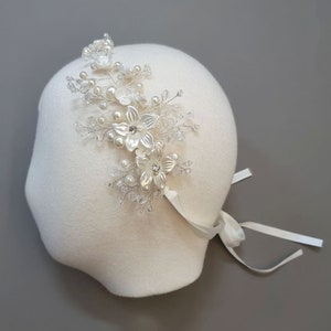 White Pearl Flower Head Tie, Baby Girl Hanbok, Flower Head Tie, Korean Dol, Hanbok Aceesory, Hanbok Hair wreath image 4