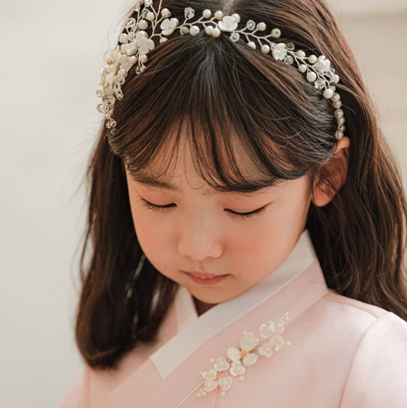 White Pearl Flower Head Tie, Baby Girl Hanbok, Flower Head Tie, Korean Dol, Hanbok Aceesory, Hanbok Hair wreath image 3