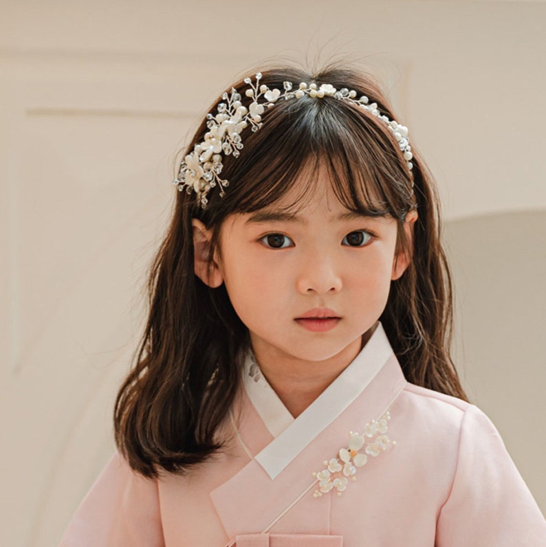 White Pearl Flower Head Tie, Baby Girl Hanbok, Flower Head Tie, Korean Dol, Hanbok Aceesory, Hanbok Hair wreath image 1