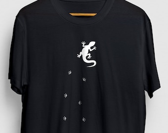 Climbing Gecko Shirt, Crested Gecko Shirt, Gecko Mom, Crested Gecko Gift, Lizard Lover, Reptile Shirt Unisex T-Shirt