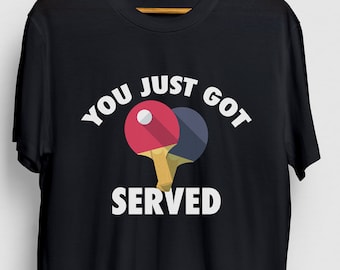 Puede incluir: Camiseta negra con texto blanco que dice "You just got served" y un gráfico de dos palas de ping pong.