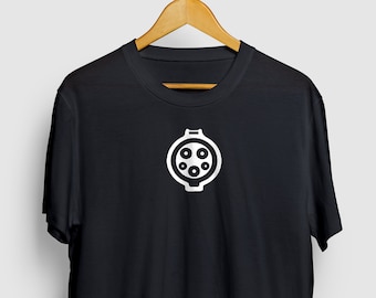 J1772 Charge Port Plug (fr) Chemise de voiture électrique, chemise de véhicule électrique, cadeau de voiture électrique T-shirt Unisex à manches courtes