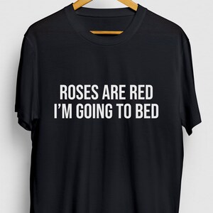 Chemise à slogan sarcastique, T-shirt sarcastique drôle, Tee sarcastique, Roses Are Red I’m Going To Bed Hoodie / Chemise jeunesse / T-shirt unisexe