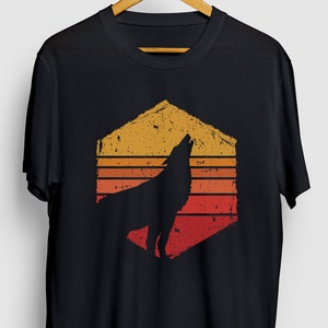 Wolf Shirt, Nature Lover Tee, Wildlife Shirt, Wolves Gift, Wolf Tee, Wolf Howling Retro Sunset Hoodie / Youth Shirt / Unisex T-shirt