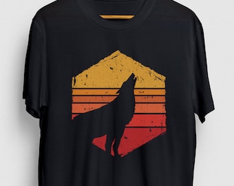Wolf Shirt, Nature Lover Tee, Wildlife Shirt, Wolves Gift, Wolf Tee, Wolf Howling Retro Sunset Hoodie / Youth Shirt / Unisex T-shirt