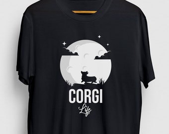 Könnte beinhalten: Schwarzes T-Shirt mit einer weißen Silhouette eines Corgi-Hundes, der zum Mond heult. Der Mond ist voll und weiß mit Wolken drumherum. Der Text "Corgi Life" befindet sich unter dem Mond.