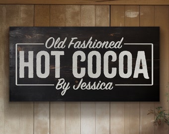 Pode incluir: Placa de madeira preta com texto branco que diz "Old Fashioned HOT COCOA By Jessica".