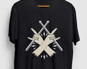 Baqueta de baterista nas mãos presente de baterista, camisa de banda engraçada, camiseta de tambor engraçada, moletom com capuz de baterista/camisa juvenil/camiseta unissex