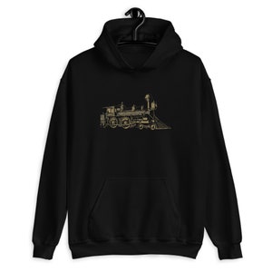 Könnte beinhalten: Schwarzer Hoodie mit einer goldenen Vintage-Illustration einer Dampflokomotive auf der Vorderseite.