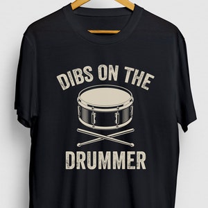 Dibs auf den Drummer Drummer Geschenk, lustige Band Shirt, lustige Drum-t-Shirt, Drummer Hoodie / Jugend Shirt / Unisex T-shirt