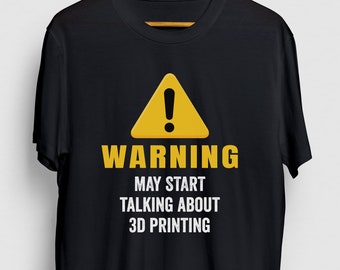 Könnte beinhalten: Schwarzes T-Shirt mit einem gelben Warnschild und dem Text "WARNING MAY START TALKING ABOUT 3D PRINTING".