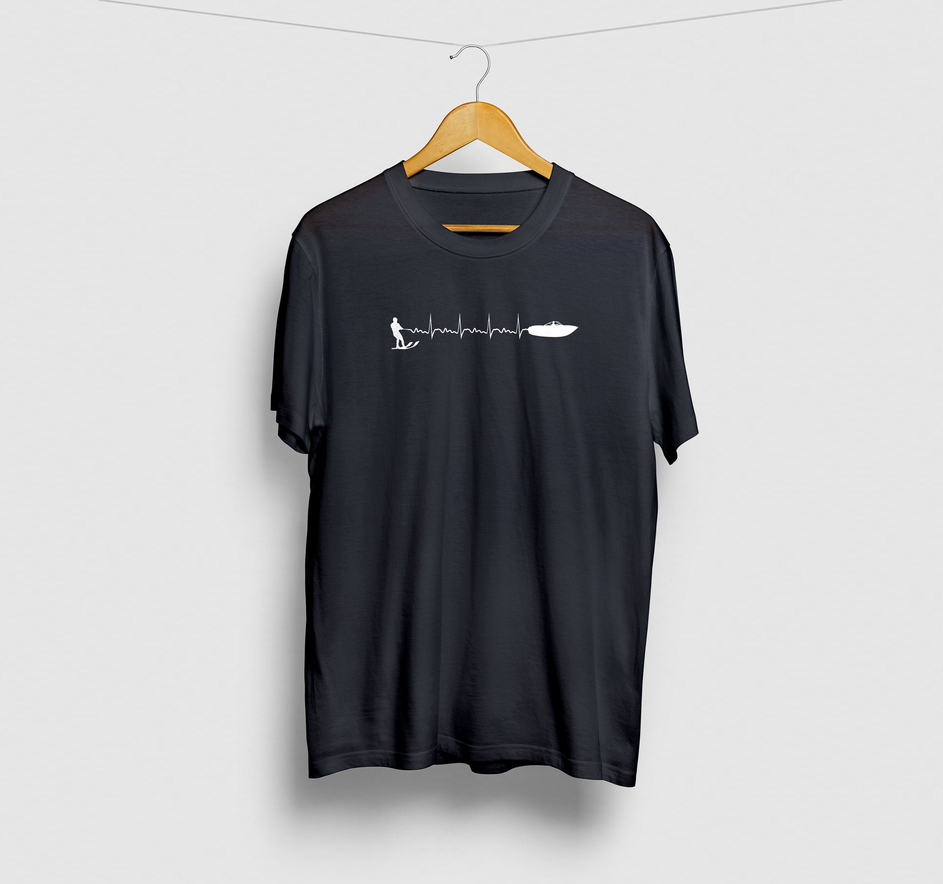 Tシャツ・カットソー EDMMOND STUDIOS ACROBATICS WATER SKIING T-SHIRT ACROBATICS WATER SKIING WHITE – edmmond.com