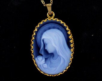 Agate  Cameo  Necklace -  14kt Rolled Gold  - Gift For Her- 18x25 MM- With Chain