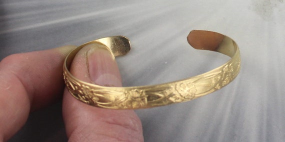 Second Hand 9ct Rolled Gold Floral Bangle | RH Jewellers