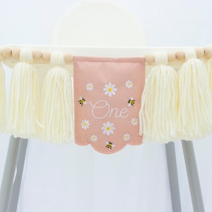 Boho Daisy High Chair Banner: Embroidered