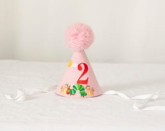 Gepersonaliseerde verjaardagshoed met afbeelding van de Hongerige Rups, geborduurde hoed voor een eerste of tweede verjaardag.