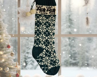 Elch-Schneeflocke-Weihnachtsstrumpf-Strickmuster: Fair Isle Holiday Decor (PDF-Muster)