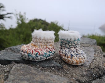 Patrón de botitas de bebé a crochet: estilo Ugg, género neutro (patrón en PDF + videotutorial)