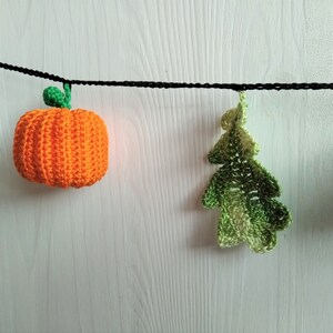 Hand crocheted glorieux Pumpkin Garland environ 83.82 cm Halloween Display long. 33 in