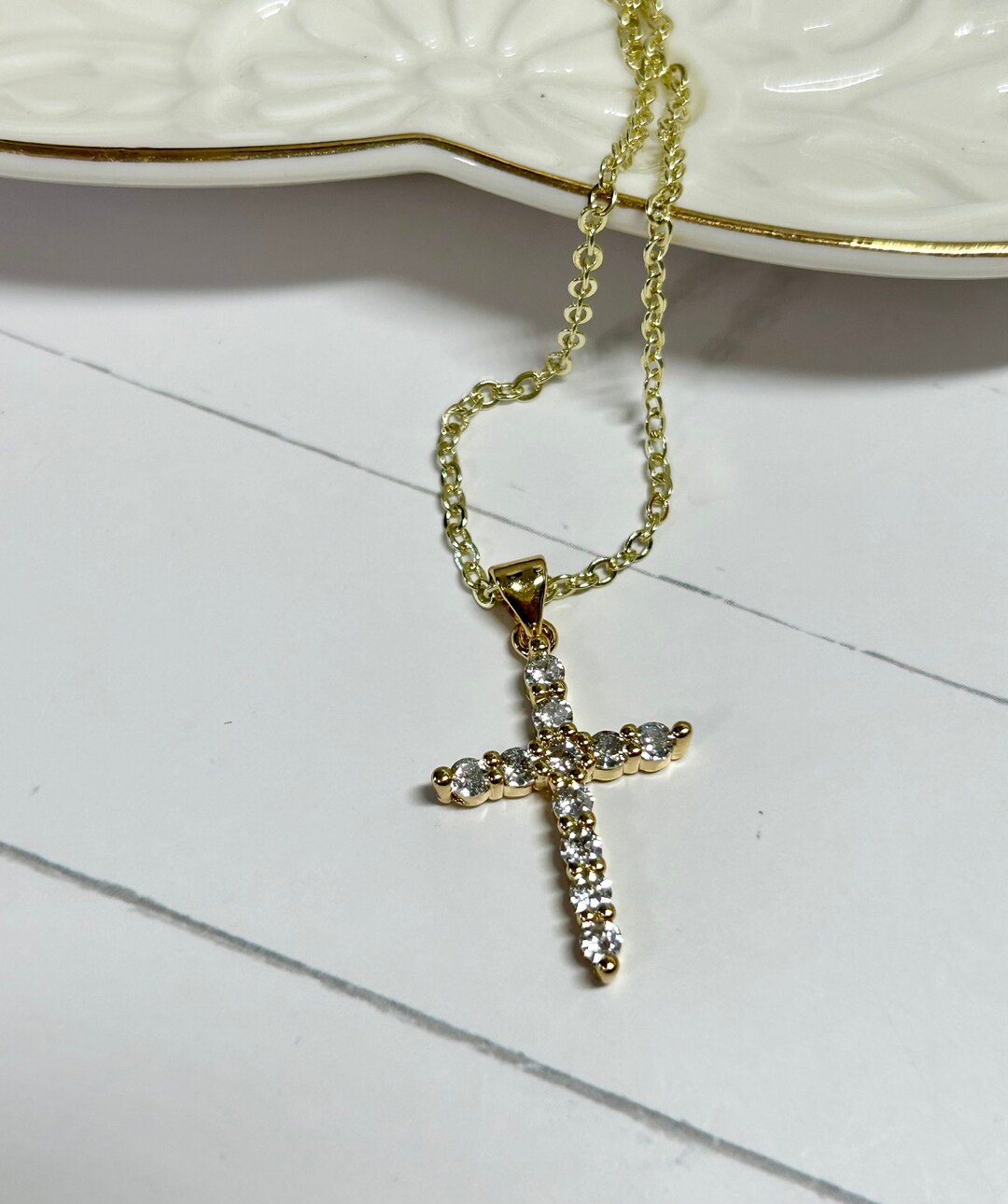 Collier Pendentif En X Croix, Pavé De Zircons Cubiques, Argenté - Longueur 16+2 Pouces, Neuf Avec étiquettes