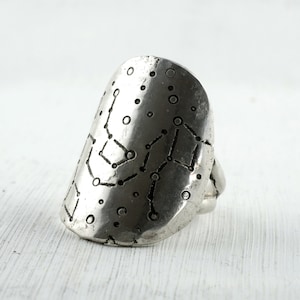 Bague constellation en argent massif : bague carte du ciel en argent martelé - Bijou artisanal - Bague longue en argent