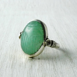 Sterling silver & green aventurine ring : egyptian scarab ring - Silver and stone ring - Art nouveau jewelry - Jade ring - Women / mens ring